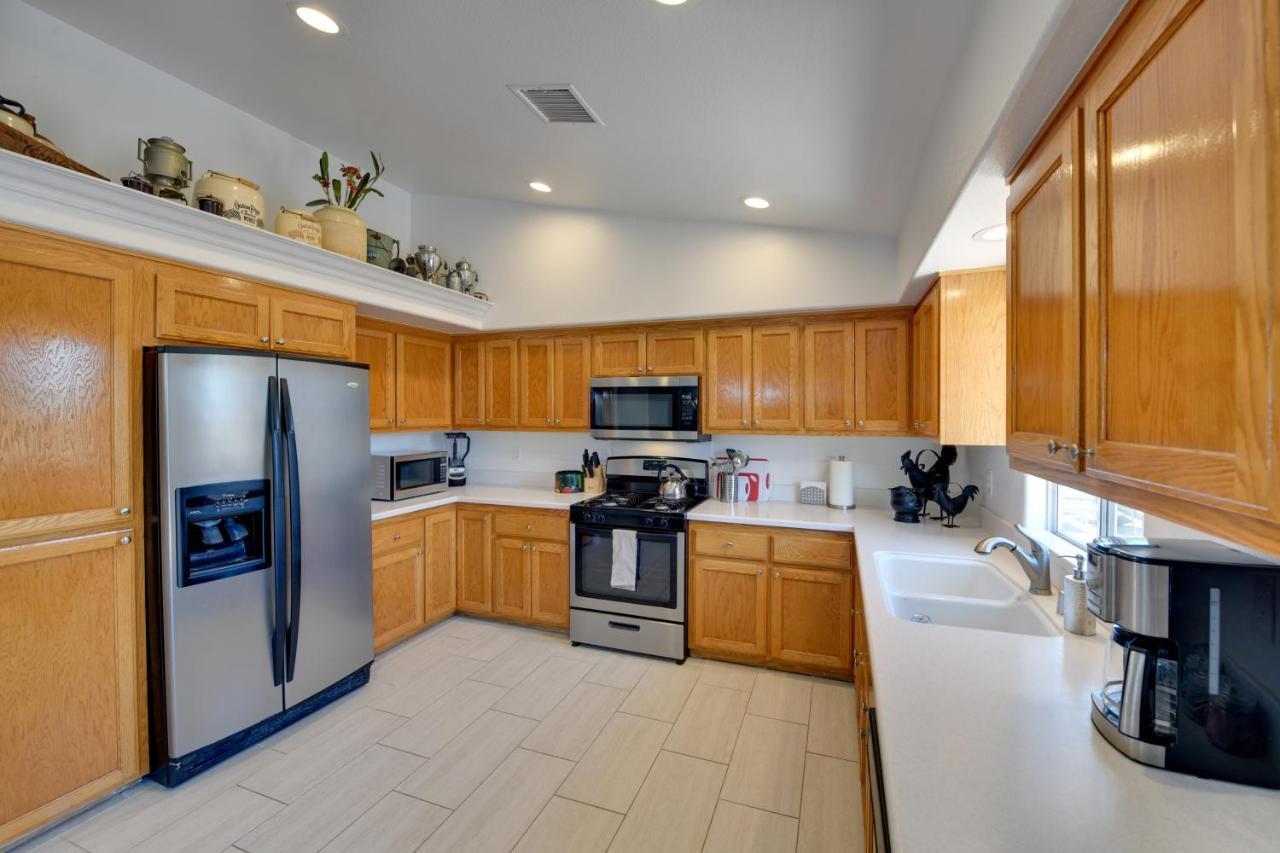 Updated Abode 22 Mi To Joshua Tree National Park! Morongo Valley Bagian luar foto